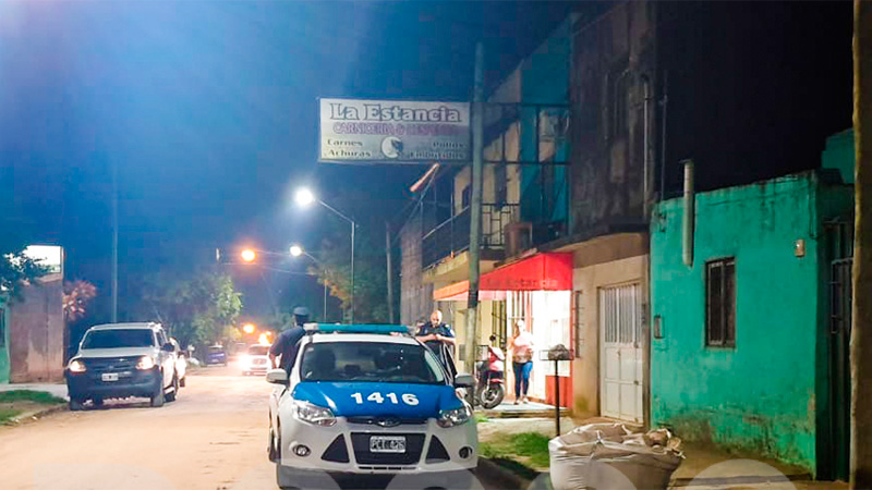 Pareja asaltó a mano armada un comercio en Gualeguaychú Pareja asaltó a mano armada un comercio en Gualeguaychú
