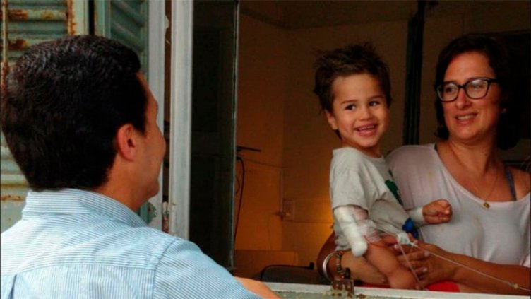 El recuerdo de una canción que enseñaba RCP ayudó a una madre a salvar a su hijo