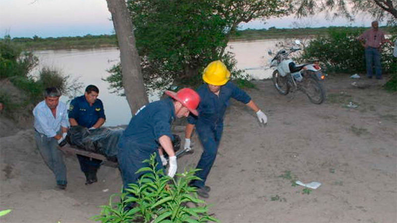 Mellizos murieron ahogados en Santiago del Estero. Rescataron un cuerpo. Mellizos murieron ahogados en Santiago del Estero. Rescataron un cuerpo.